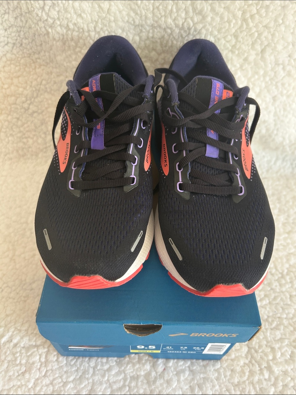 USED Brooks Adrenaline GTS 22 Size 9.5 WIDE